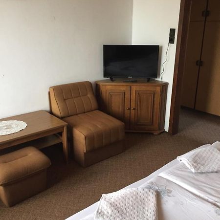 Hotel Ilona Panzio à Balatonlelle Extérieur photo