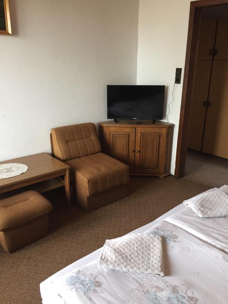 Hotel Ilona Panzio à Balatonlelle Extérieur photo
